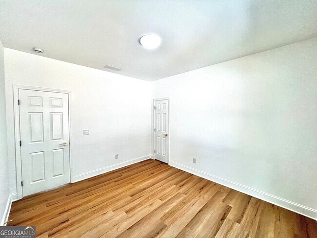 Building Photo - 204 Custer Cir
