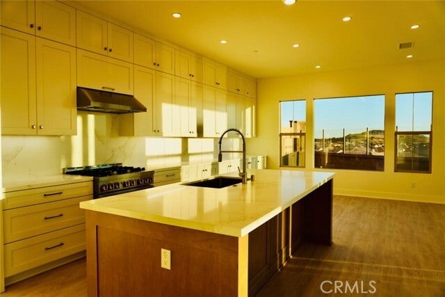 Building Photo - 112 AWNING