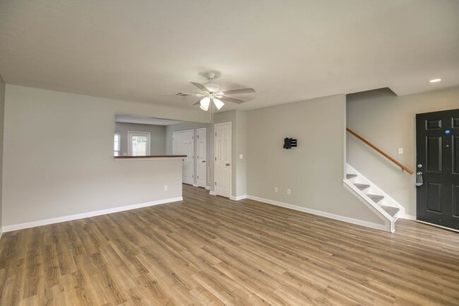 Building Photo - Lee Crossing Neighborhood, Easy access to ...