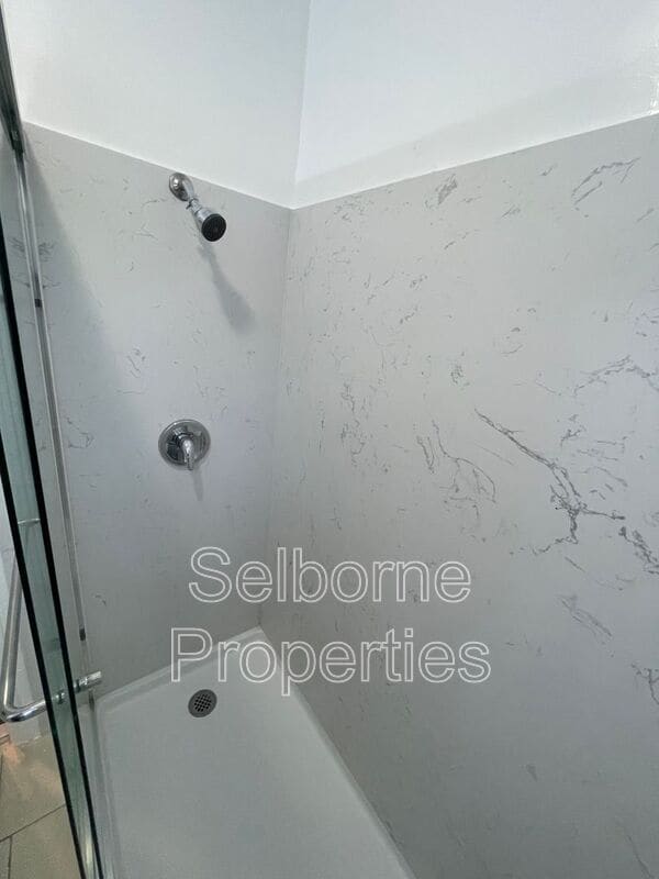 Building Photo - 1946 E 20th St