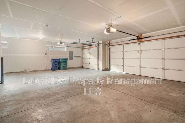 Building Photo - 2892 W Rimbaud Ave