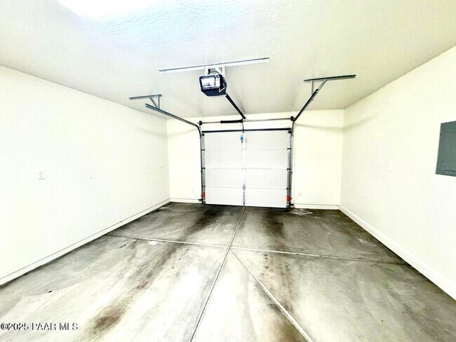 Building Photo - 9545 E Magma Dr