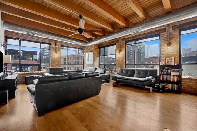 Building Photo - 935 W Randolph St