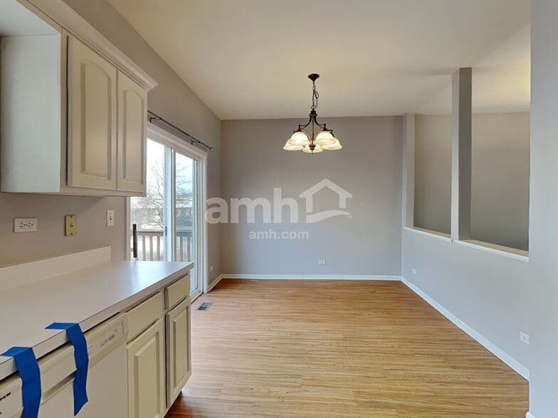 Building Photo - 2409 Courtyard Cir