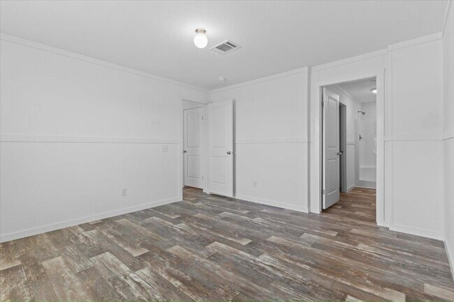 Building Photo - 16831 Oak Leaf Ct
