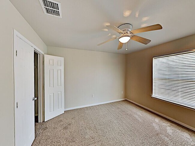 Building Photo - No App Fees. 1 Month Free Rent*