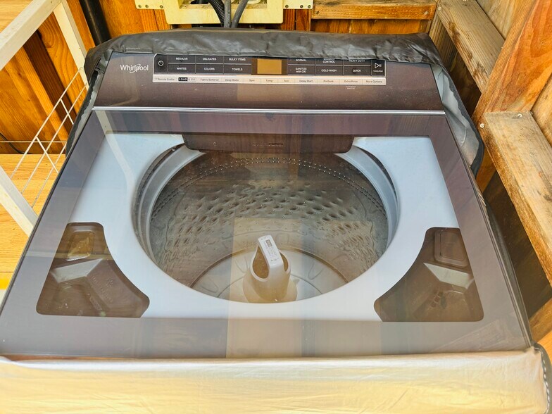In-unit Washer - 701 W Doran St