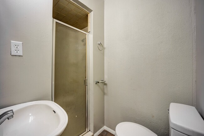 Building Photo - 2816 Memphis St