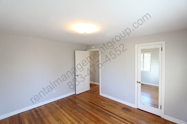 Building Photo - 448 20th Ave S