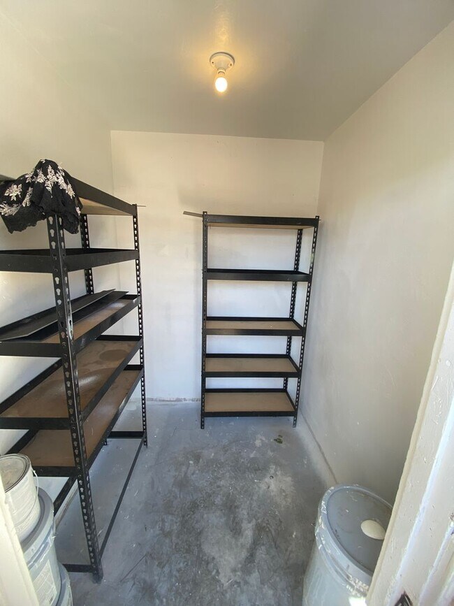 Building Photo - 2p2106