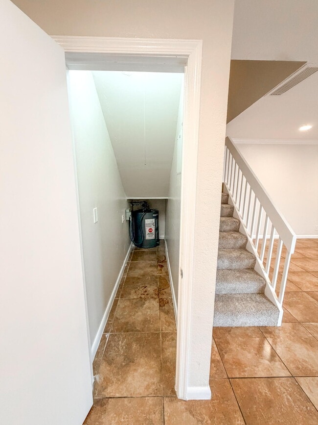 Building Photo - 1827 N Congress Ave