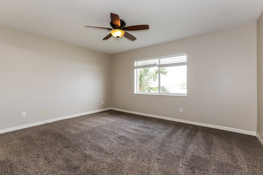 Building Photo - 11432 52nd Ct E