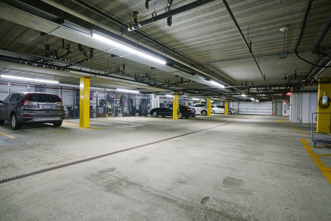 Building Photo - 1781 Tudor Ln