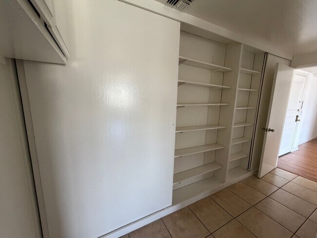 Building Photo - 2 BEDROOM CONDO UNIT IN THE WEST LA AREA 646 481 4404