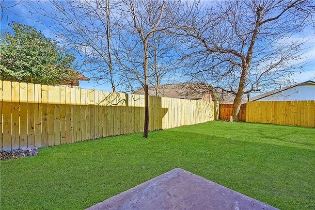 Building Photo - Modern Comfort Meets Relaxed Living in This Bright, Stylish Home with a Private Backyard Oasis