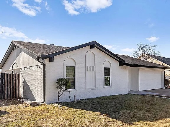 Building Photo - 204 Pebblebrook St