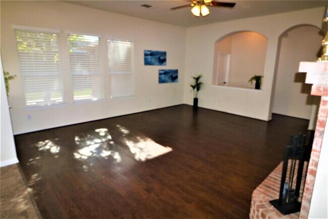 Building Photo - Stunning 3/2/2 in Mansfield with covered p...