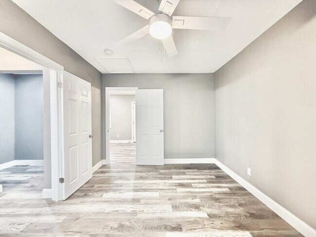 Building Photo - 932 22nd St S