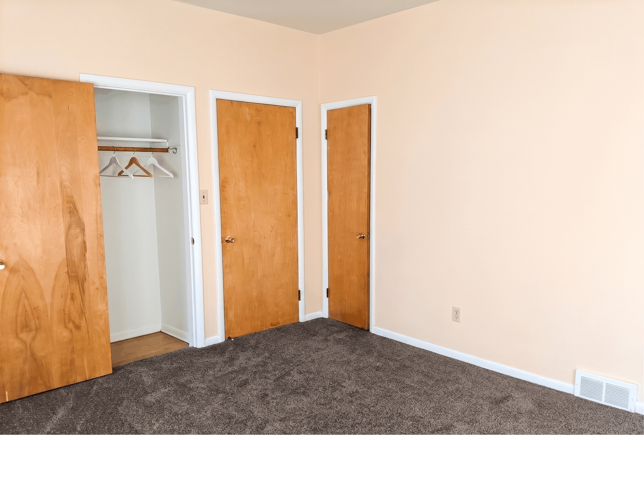 Building Photo - 35759 Glenwood Rd