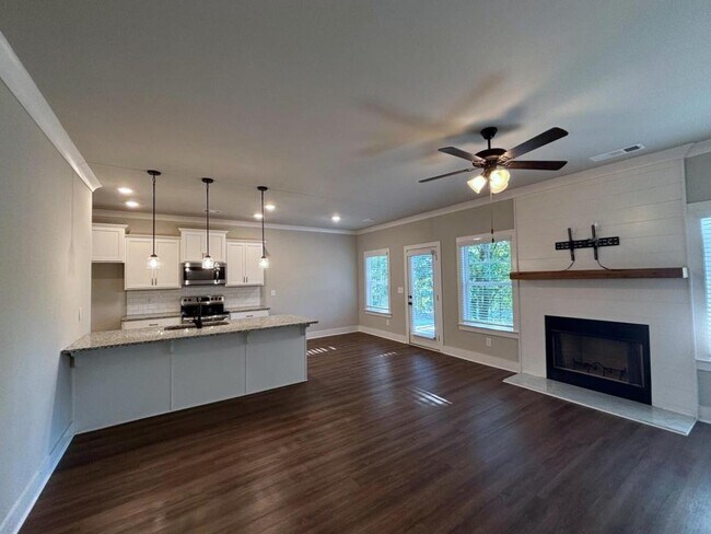 Building Photo - 173 Russell Way