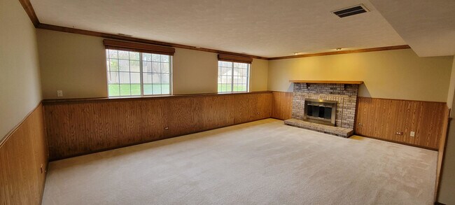 Building Photo - 260 Shipland Dr