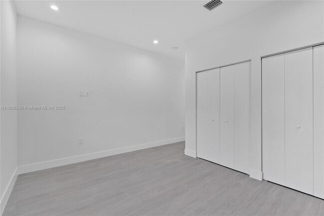 Building Photo - 1786 SW 9th St