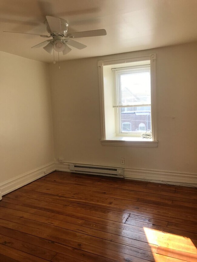 Building Photo - 139 N 10th St