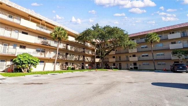 Building Photo - 6301 N Falls Cir Dr