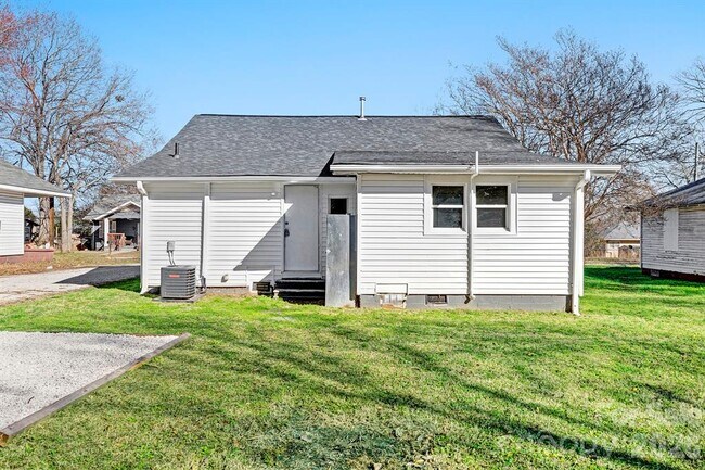 Building Photo - 105 S Elm St