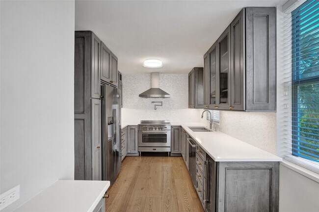 Building Photo - 5200 N Ocean Blvd