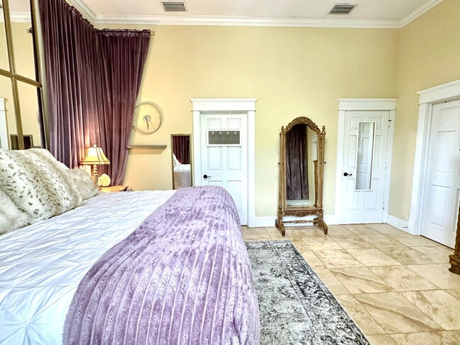 Building Photo - 507 S Willow Ave