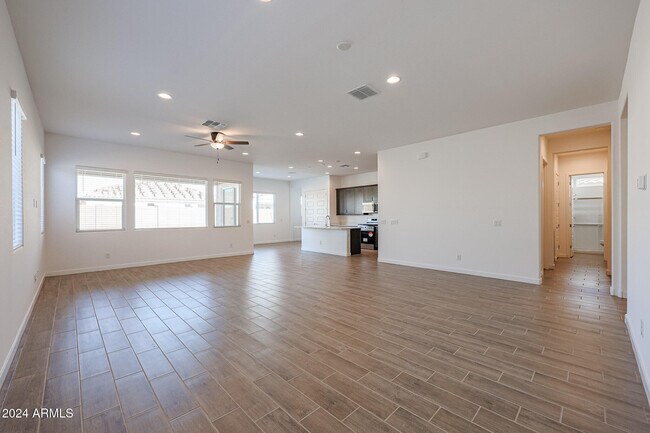 Building Photo - 7606 W Jackrabbit Ln
