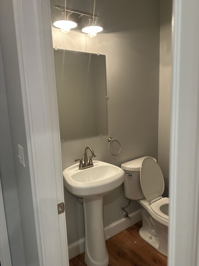 Building Photo - 2405 Rosa RoadRidge Manor Ct