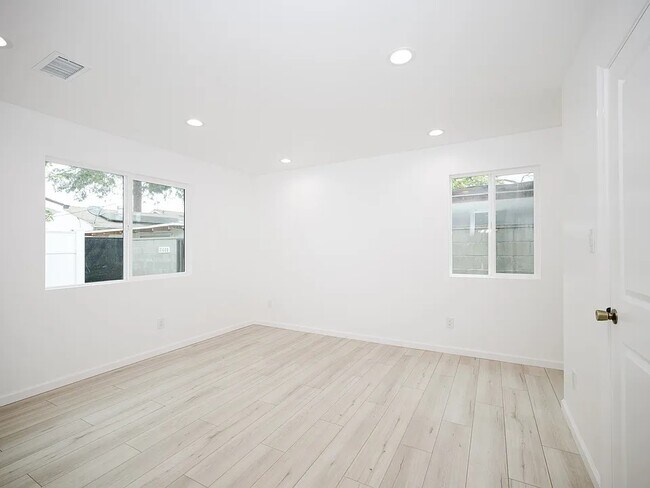 Building Photo - 21028 Ingomar St