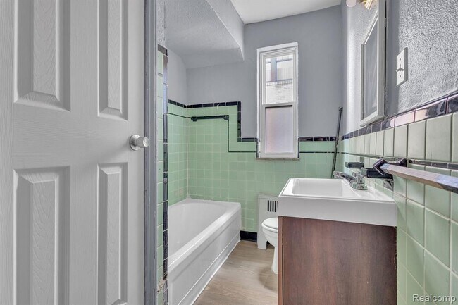 Building Photo - 17701 Manderson Rd