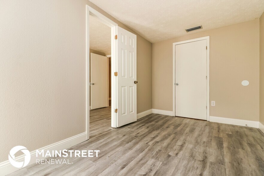 Building Photo - 2105 Sugarbush Dr