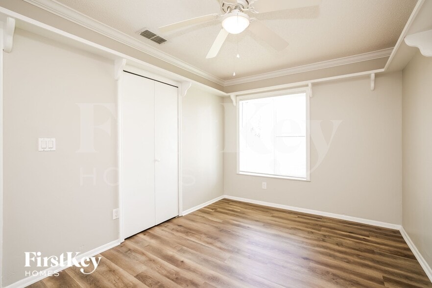 Building Photo - 17424 Kentucky Rd