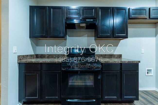 Building Photo - 13233 Bridgewater Dr