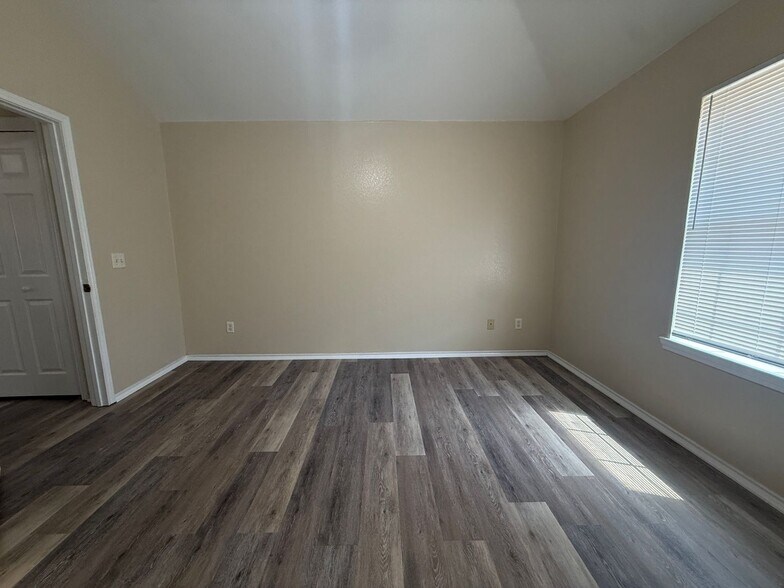 Building Photo - 4000 Doraine Ct