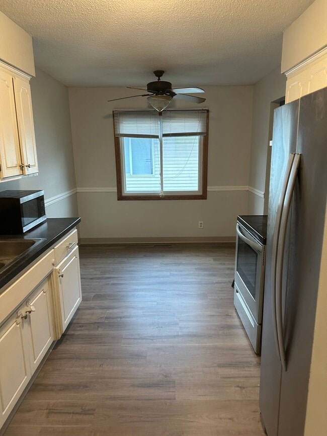 Building Photo - Newport Duplex