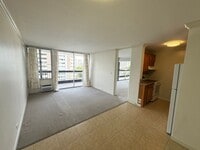 Building Photo - 1 BD/1 BA Condo In Honolulu!