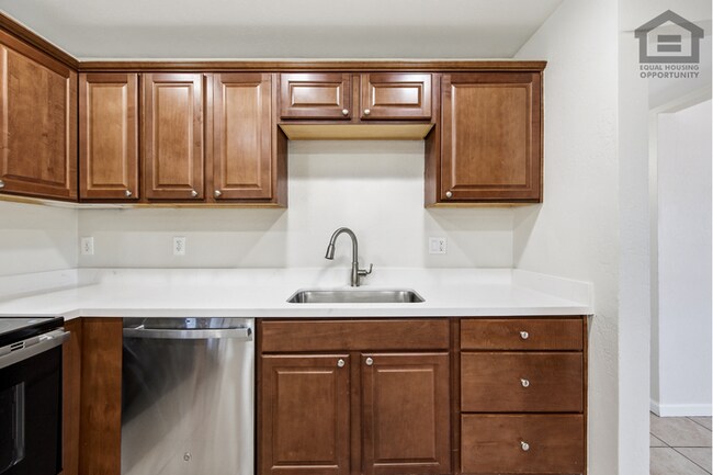 Building Photo - 4Bed/2Bath House at 35th Ave/Cactus! Ready for Immediate Move-In! -- NO HOA! FULLY REMODELED!