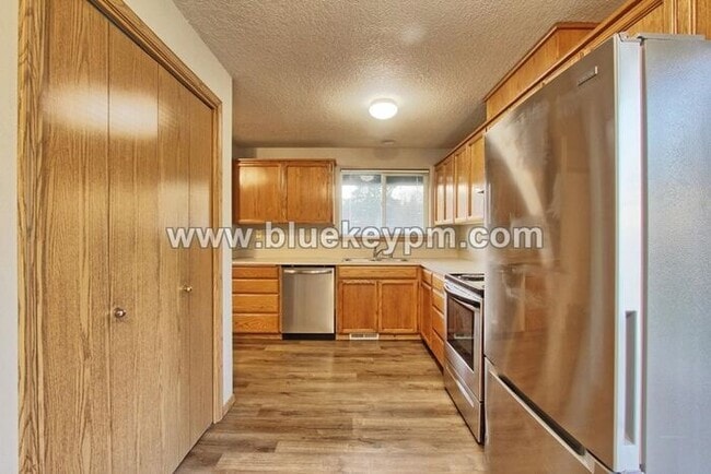 Building Photo - 3 Bed, 2 Bath Home in a Culdesac Near St. James Road and NE 54th Street