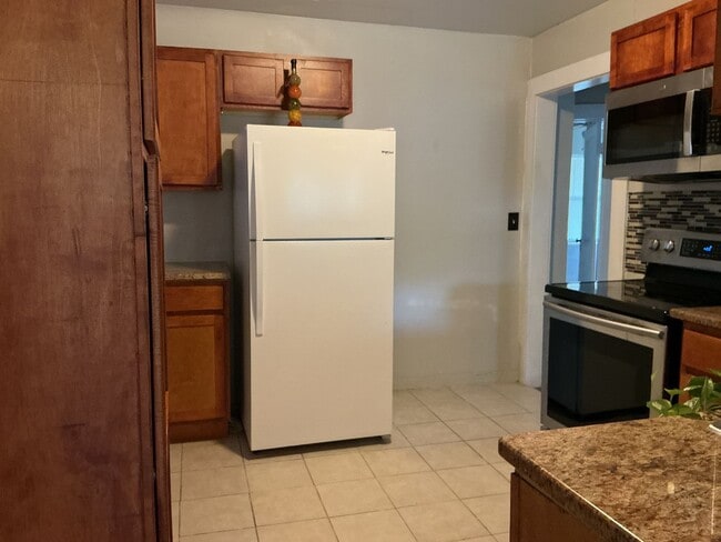 Building Photo - 3 Bed / 2 Bath Home in North Lakeland – Spacious Yard & Great Location