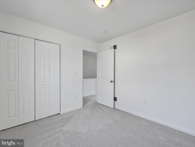Building Photo - 87 Farm House Ln