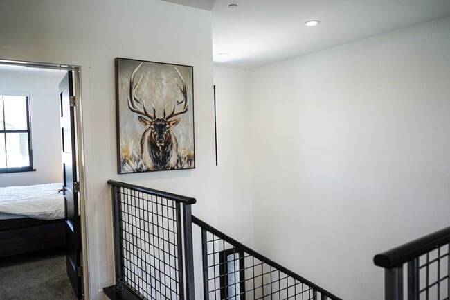 Building Photo - Live Comfortably at CreekHouse – Available...