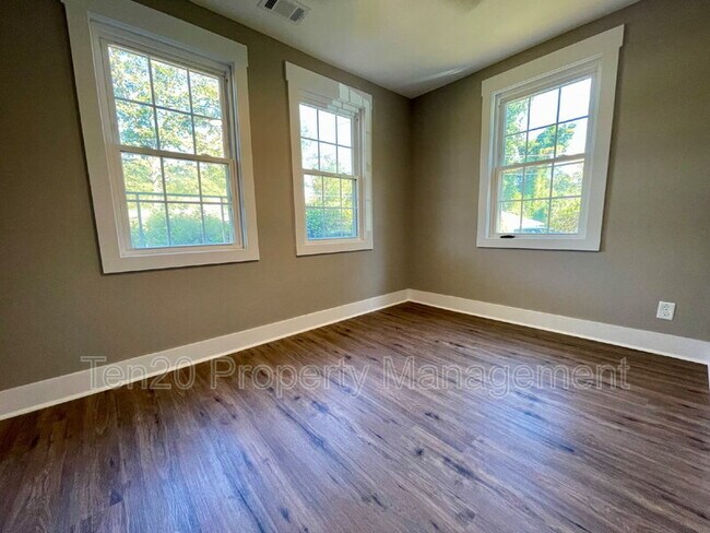 Building Photo - 1720 19th Ave