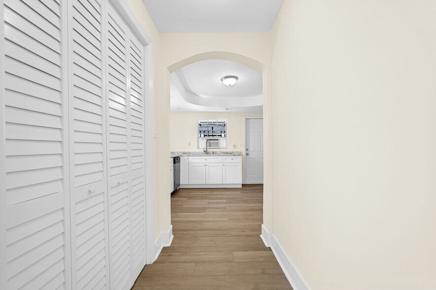 Building Photo - 511 NW 44th St