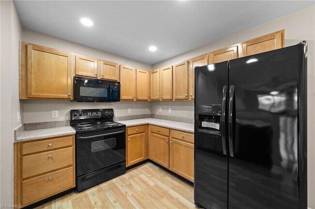 Building Photo - 3712 Cotswold Ave