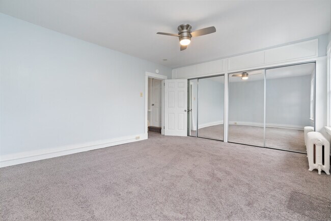 Building Photo - 5905 Hobart St